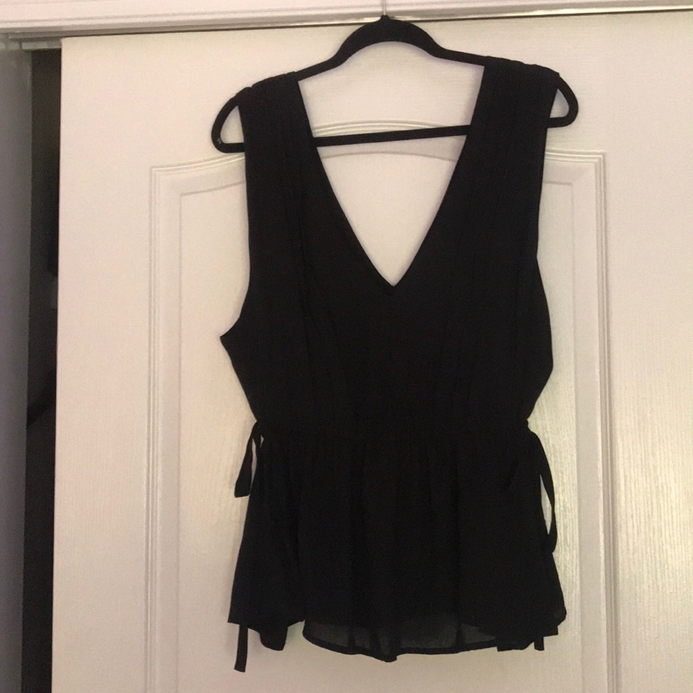 NWT Sleeveless Blouse Size 3x